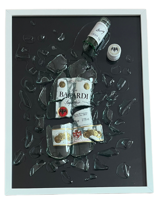 Shattered Bat- Aesthetica Artwork - Kunst kaufen in Chur, Schweiz